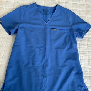 FIGS Catarina One-Pocket Scrub Top, size small, ceil blue